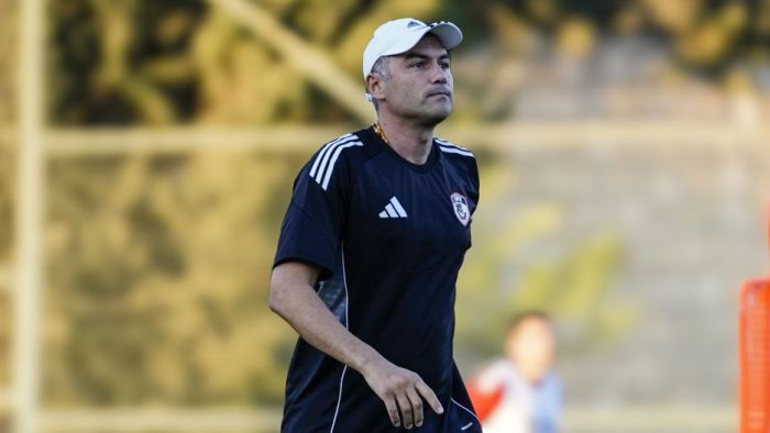 Burak Yılmaz'dan sert uyarılar! "Ayağımız yere basmalı"